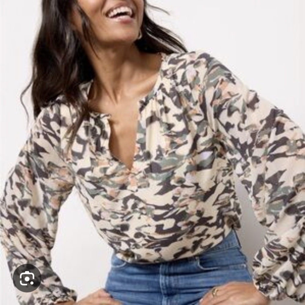 Evereve Hazel Multicolor Abstract Camo Blouse Size XS